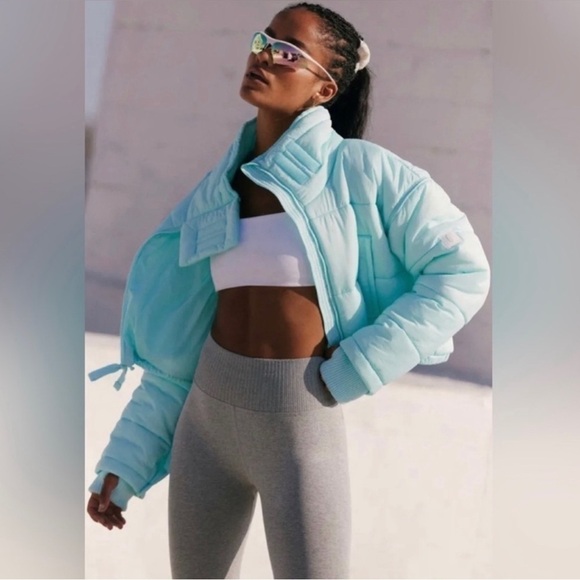 NEW FREE PEOPLE High Frequency Cropped Puffer jacket size M - Picture 4 of 16